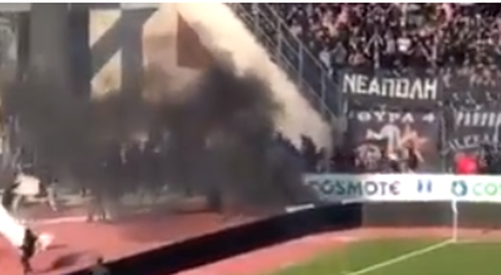 ΠΑΟΚ-ΑΕΚ: Πλακώθηκαν με τα ΜΑΤ οπαδοί του ΠΑΟΚ μέσα στο γήπεδο!