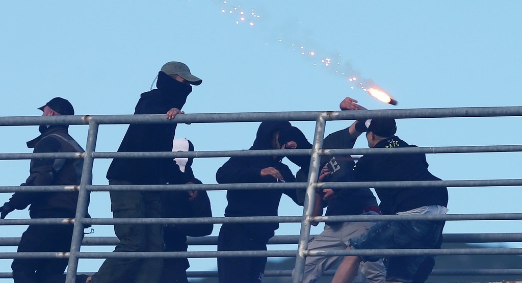 ΠΑΟΚ-ΑΕΚ: Καρέ-καρέ τα επεισόδια στη αερογέφυρα!