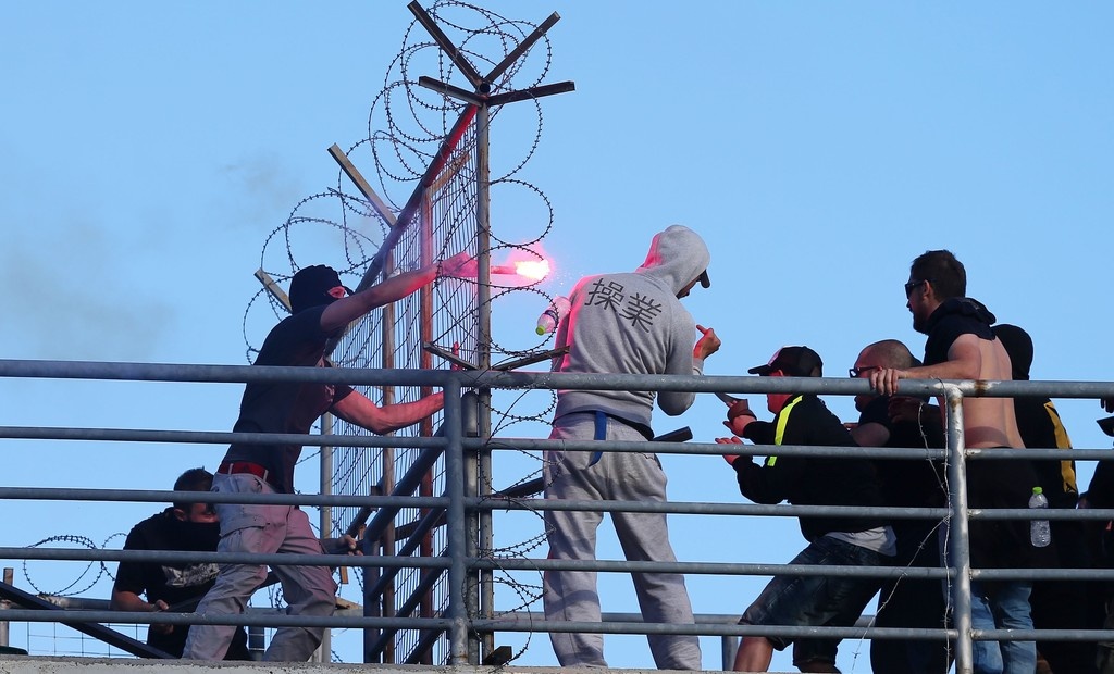ΠΑΟΚ-ΑΕΚ: Καρέ-καρέ τα επεισόδια στη αερογέφυρα!