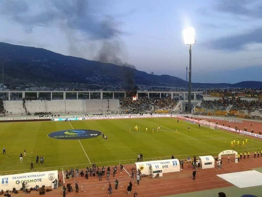 ΠΑΟΚ-ΑΕΚ: Η φωτιά στην κερκίδα της ΑΕΚ!