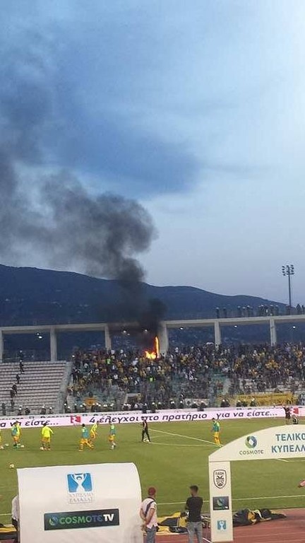 ΠΑΟΚ-ΑΕΚ: Η φωτιά στην κερκίδα της ΑΕΚ!