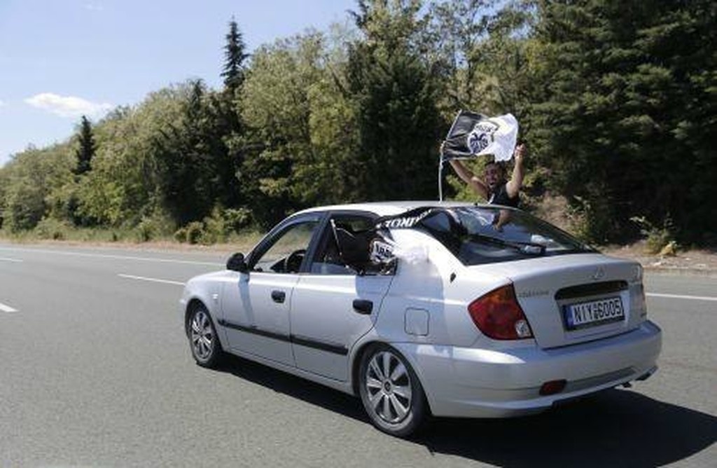 ΠΑΟΚ-ΑΕΚ: Επικός ΠΑΟΚτσής στα διόδια -  δείτε πώς έκανε το αμάξι του!