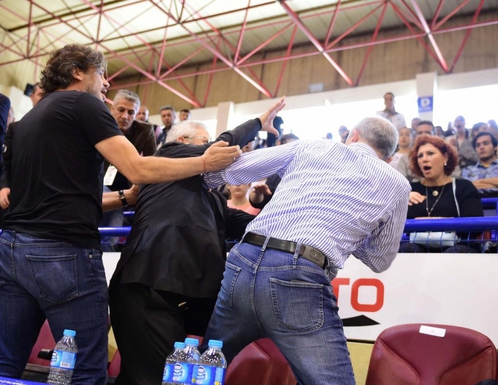 Έπαιξαν χαστούκια πρόεδροι ομάδων στην Τουρκία!