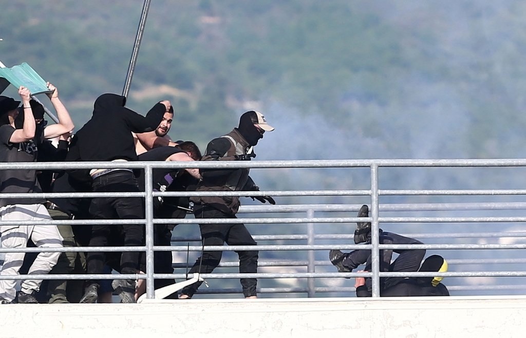 Τελικός Κυπέλλου: Σοκάρουν οι εικόνες με τα μαχαιρώματα οπαδών!