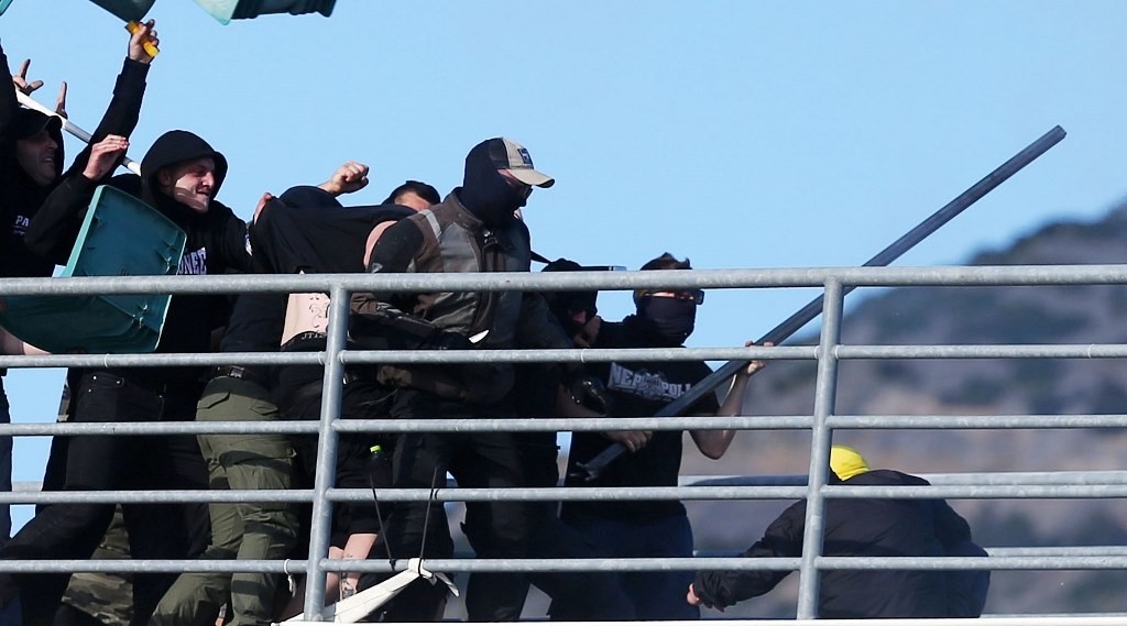 Τελικός Κυπέλλου: Σοκάρουν οι εικόνες με τα μαχαιρώματα οπαδών!