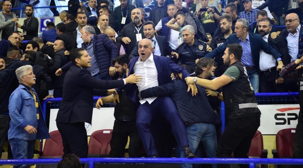 Έπαιξαν χαστούκια πρόεδροι ομάδων στην Τουρκία!