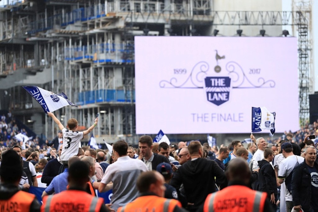 Τρομερές σκηνές: Χαμός στο «White Hart Lane» που κατεδαφίζεται μετά από 118 χρόνια