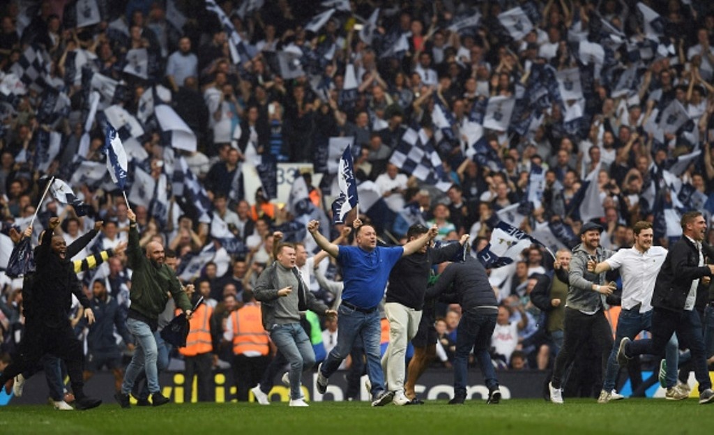 Τρομερές σκηνές: Χαμός στο «White Hart Lane» που κατεδαφίζεται μετά από 118 χρόνια