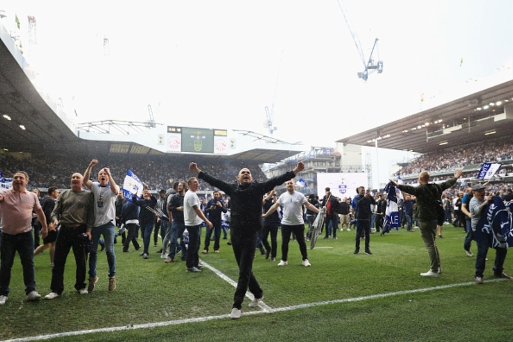 Τρομερές σκηνές: Χαμός στο «White Hart Lane» που κατεδαφίζεται μετά από 118 χρόνια