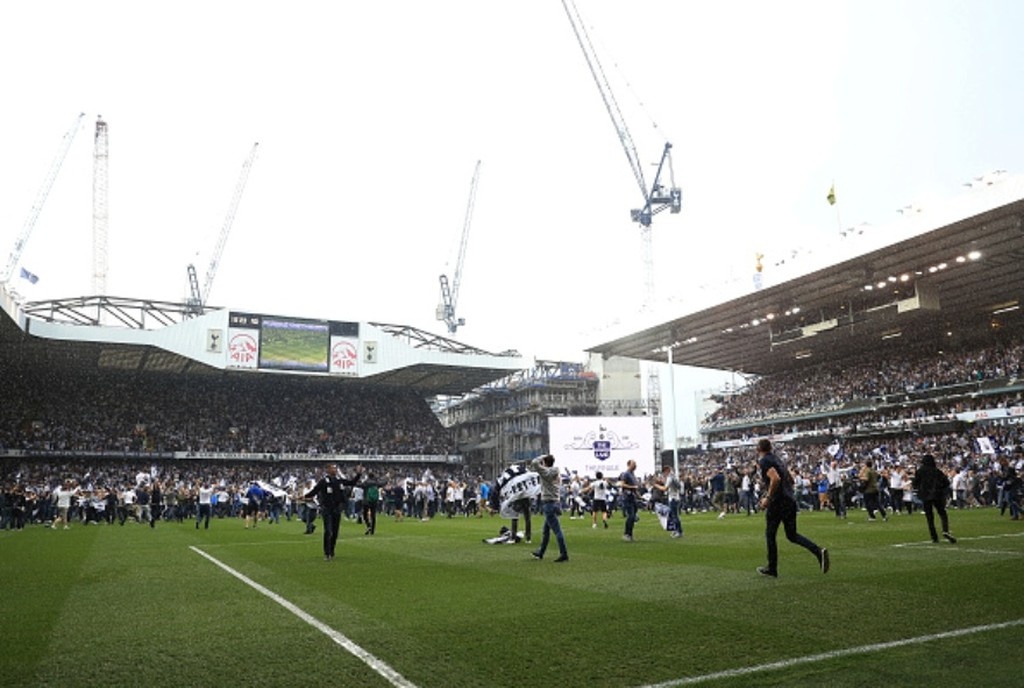 Τρομερές σκηνές: Χαμός στο «White Hart Lane» που κατεδαφίζεται μετά από 118 χρόνια