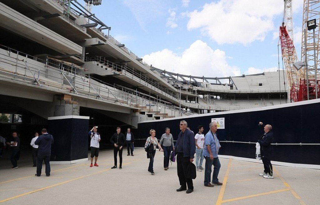 Τρομερές σκηνές: Χαμός στο «White Hart Lane» που κατεδαφίζεται μετά από 118 χρόνια