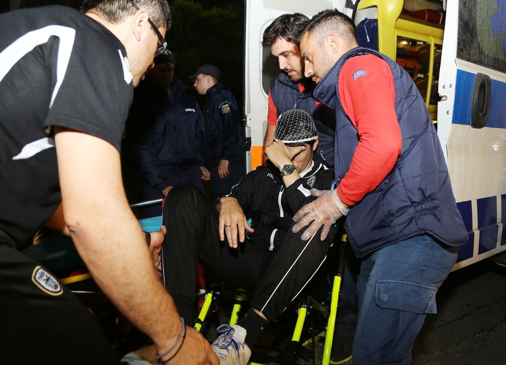 Η μεταφορά του Ίβιτς στο νοσοκομείο! (photos)
