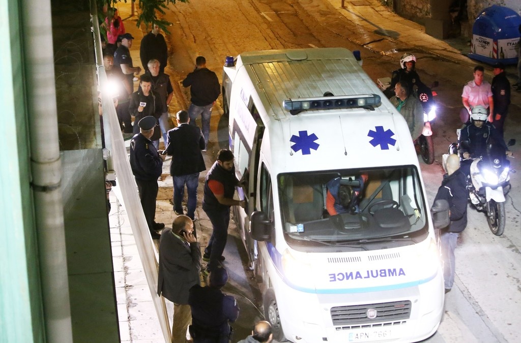 Η μεταφορά του Ίβιτς στο νοσοκομείο! (photos)