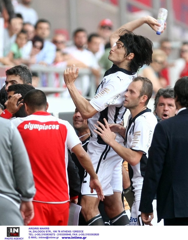 Τα… ιπτάμενα αντικείμενα της Super League