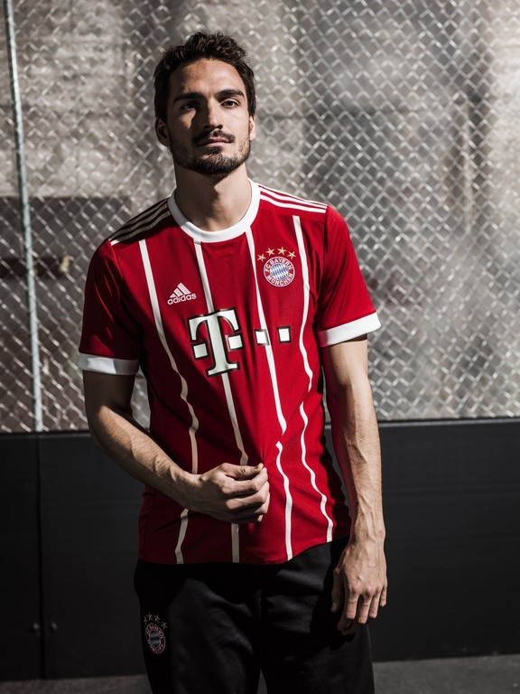 Η adidas Football παρουσιάζει τη νέα εντός έδρας εμφάνιση της FC Bayern Munich για τη σεζόν 2017/18