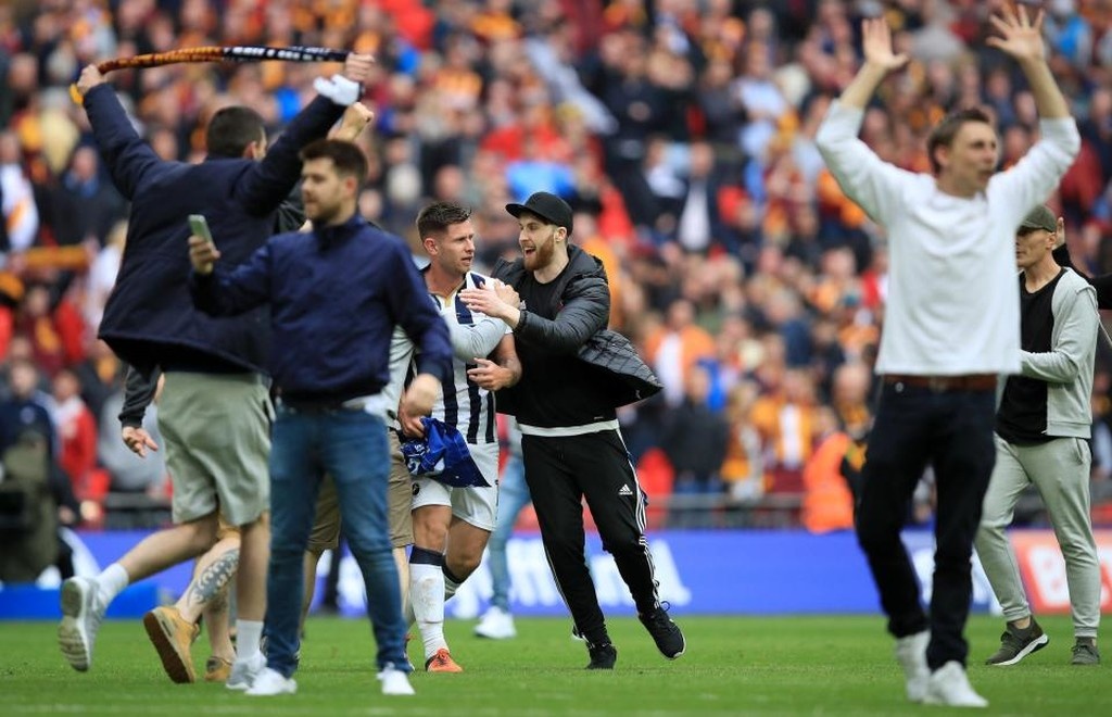 Στην Τσάμπιονσιπ η Μίλγουολ με… επικό «ντου»! (video+photos)