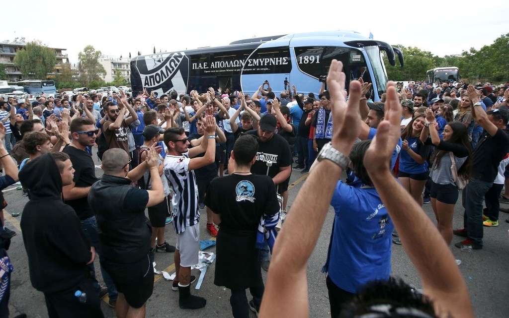 Τρελάθηκαν στη Ριζούπολη - Σήκωσαν στα χέρια τον Μάντζιο