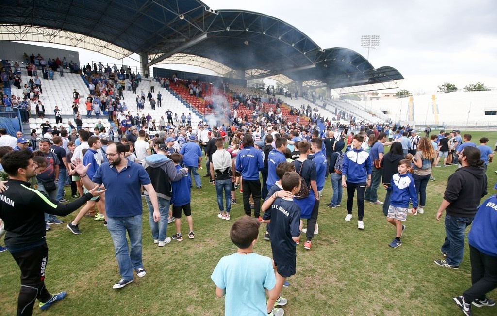 Τρελάθηκαν στη Ριζούπολη - Σήκωσαν στα χέρια τον Μάντζιο