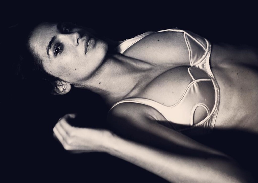 Ελληνίδα κουκλάρα τα… πέταξε έξω και μας τρέλανε στο Instagram!