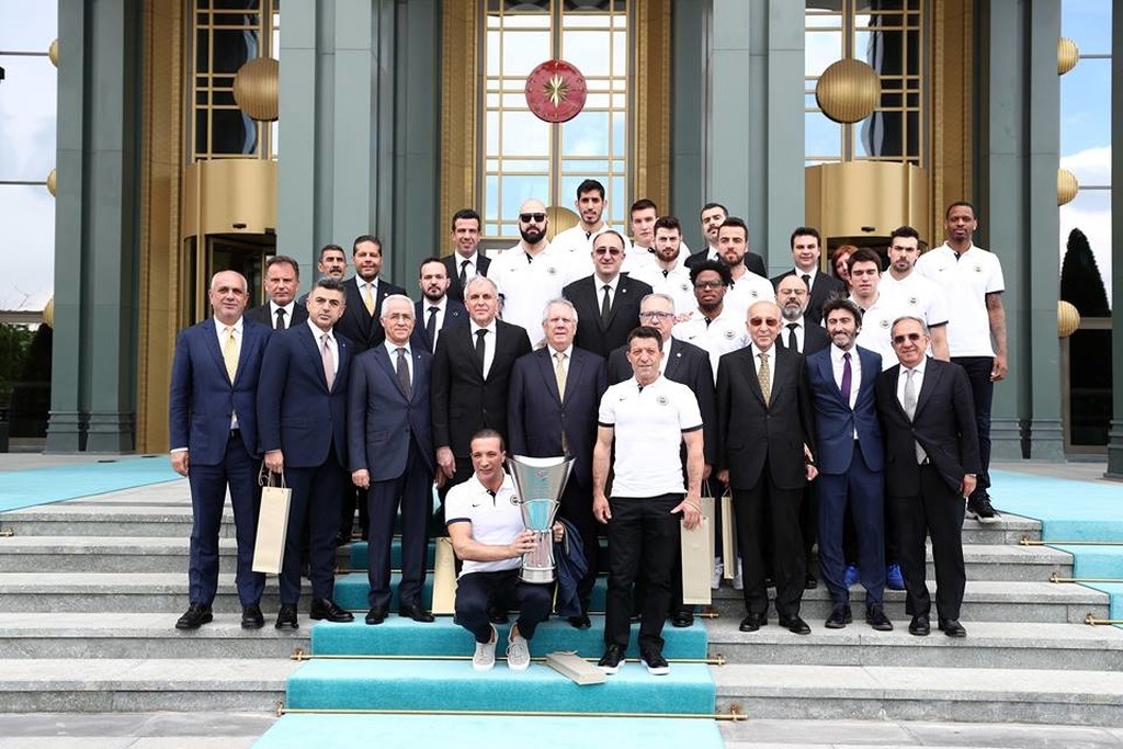 Επίσκεψη της Φενέρμπαχτσε στον Ερντογάν (photos)