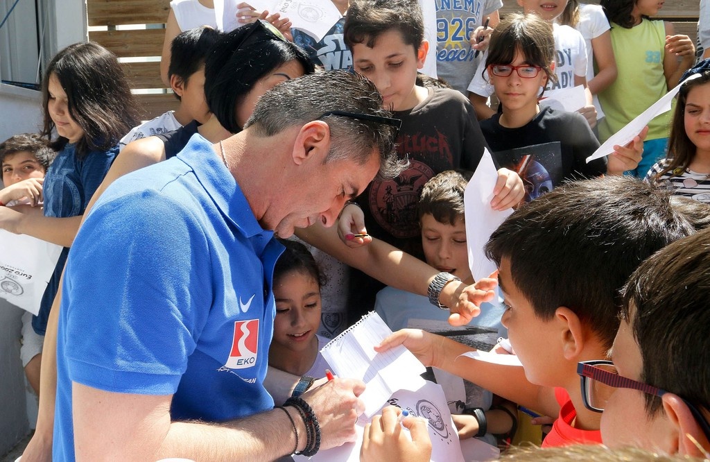 Αποθέωση για Ρεχάγκελ και Πρωταθλητές EURO 2004! (photos)