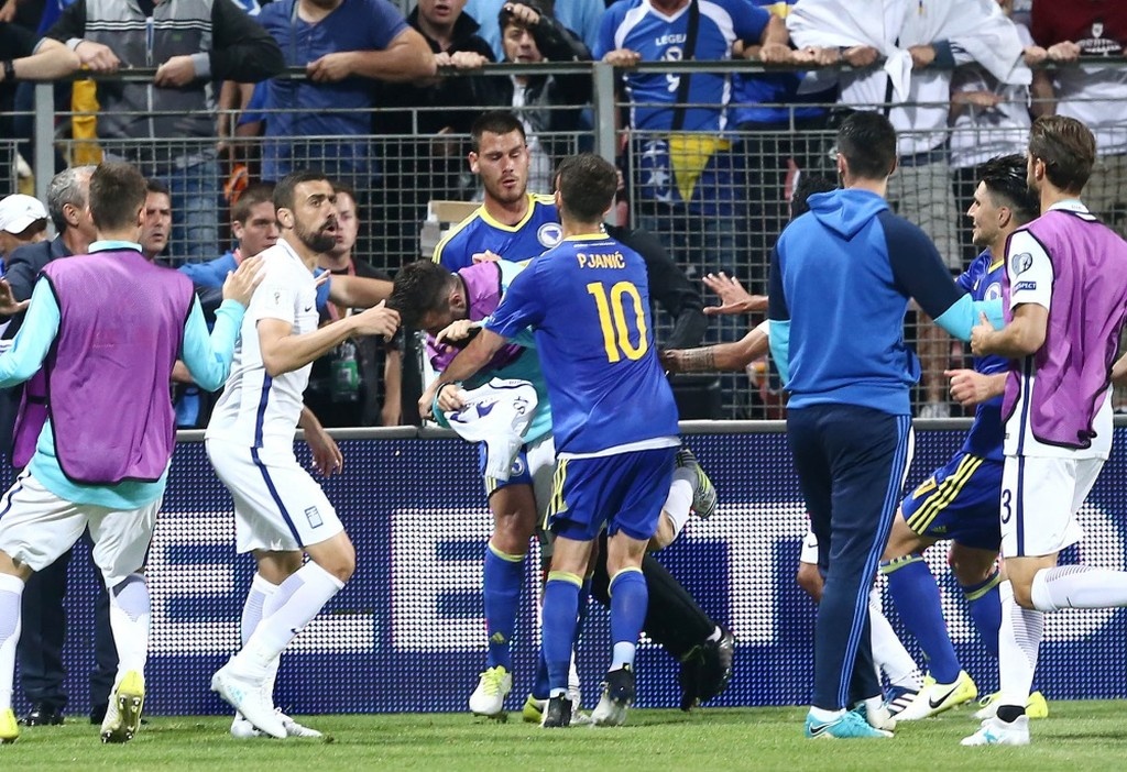 Το σπασμένο δόντι του Γιαννιώτα και καρέ-καρέ τα επεισόδια (photos)