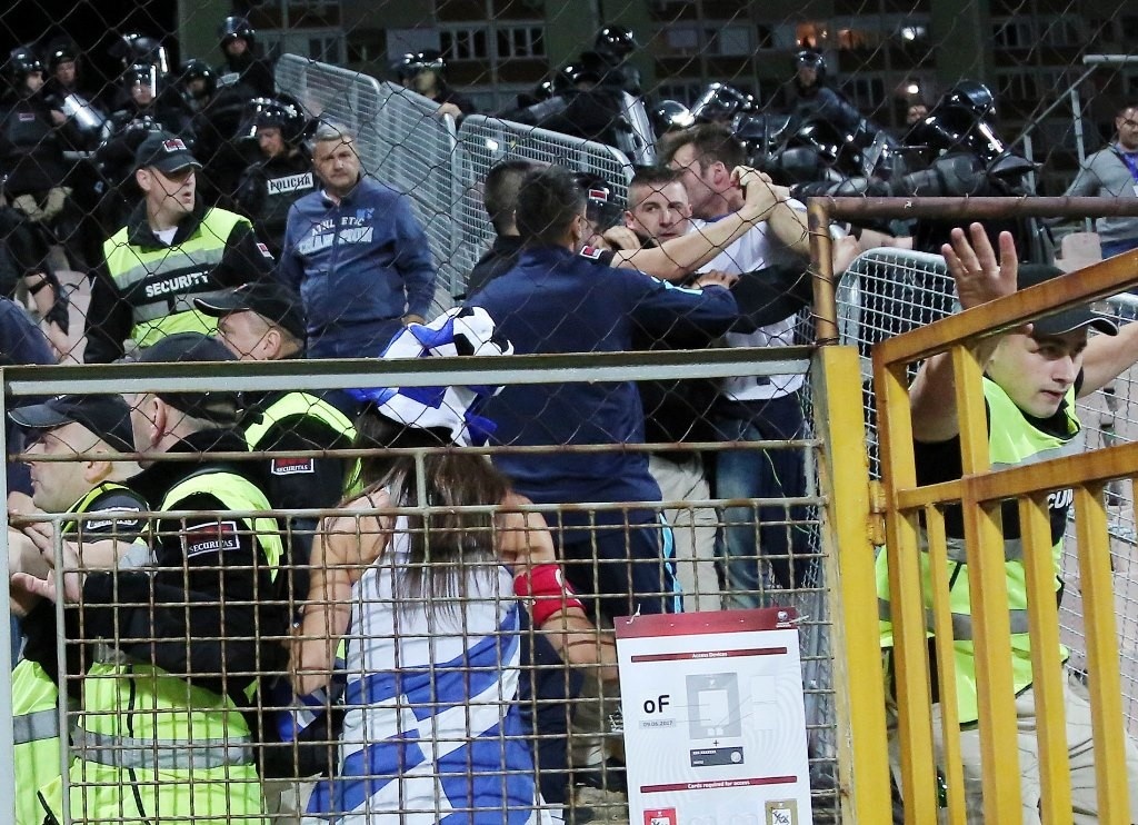 «Ντου» των Βόσνιων στους Έλληνες φιλάθλους! (photos)