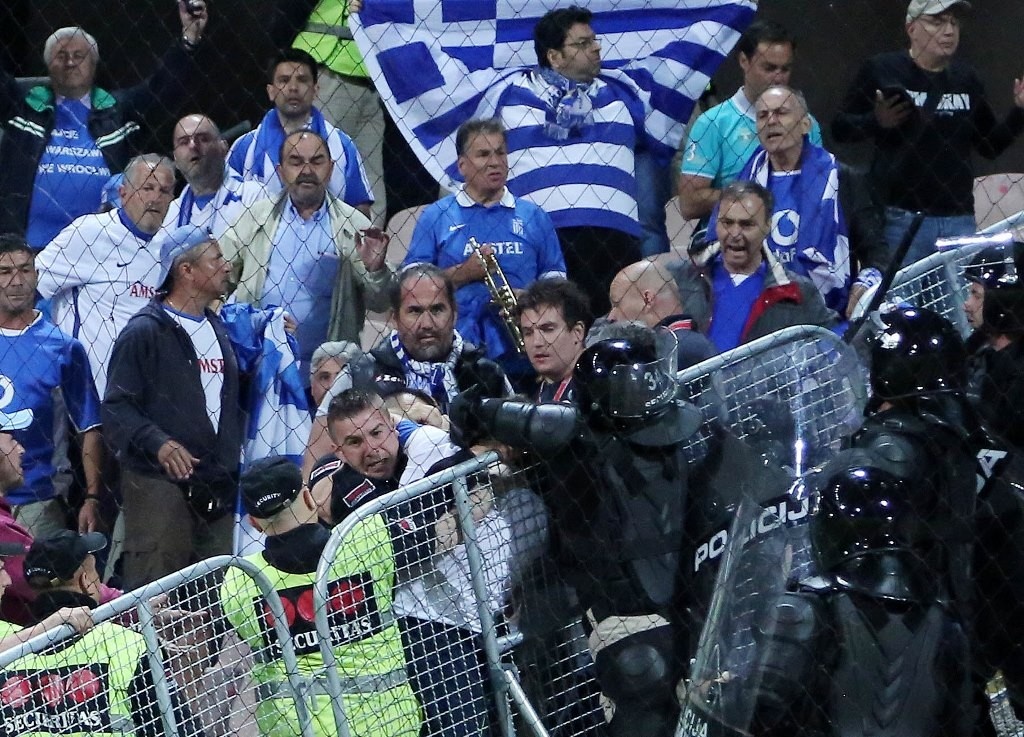 «Ντου» των Βόσνιων στους Έλληνες φιλάθλους! (photos)