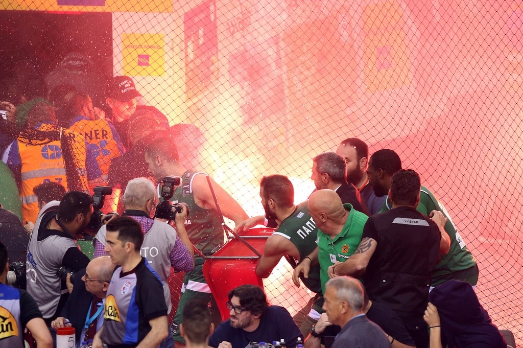 Σοκαριστικές εικόνες! Σκηνικό πολέμου στο ΣΕΦ (photos)