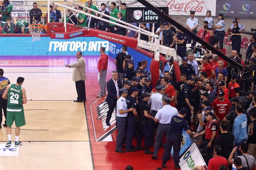 Σοκαριστικές εικόνες! Σκηνικό πολέμου στο ΣΕΦ (photos)