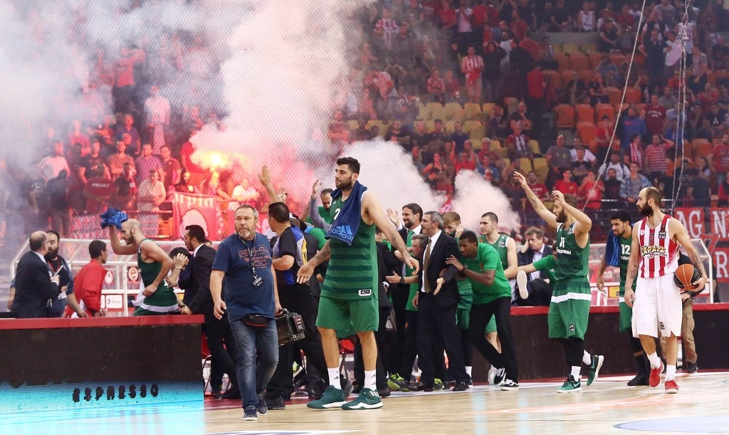 Σοκαριστικές εικόνες! Σκηνικό πολέμου στο ΣΕΦ (photos)