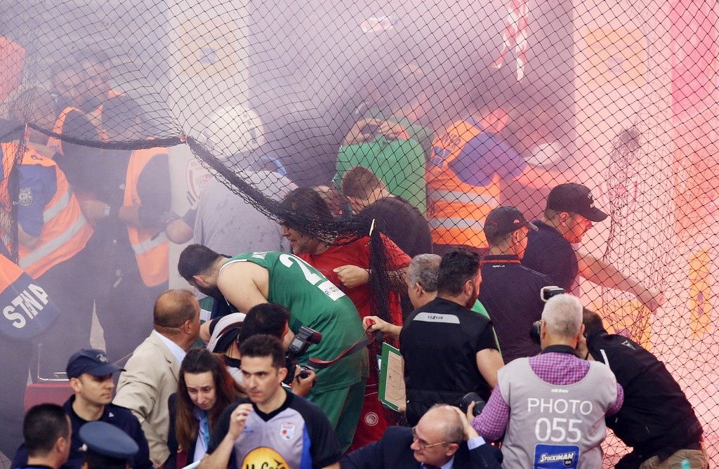 Σοκαριστικές εικόνες! Σκηνικό πολέμου στο ΣΕΦ (photos)