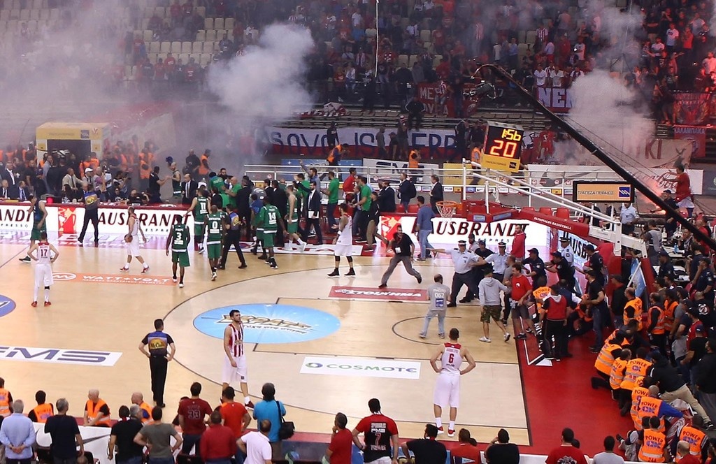 Σοκαριστικές εικόνες! Σκηνικό πολέμου στο ΣΕΦ (photos)