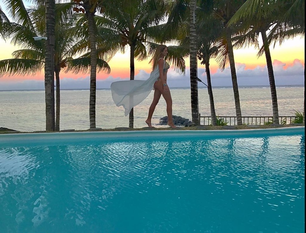 Μοιράζει… πόνο η Μάρτα με μαγιό