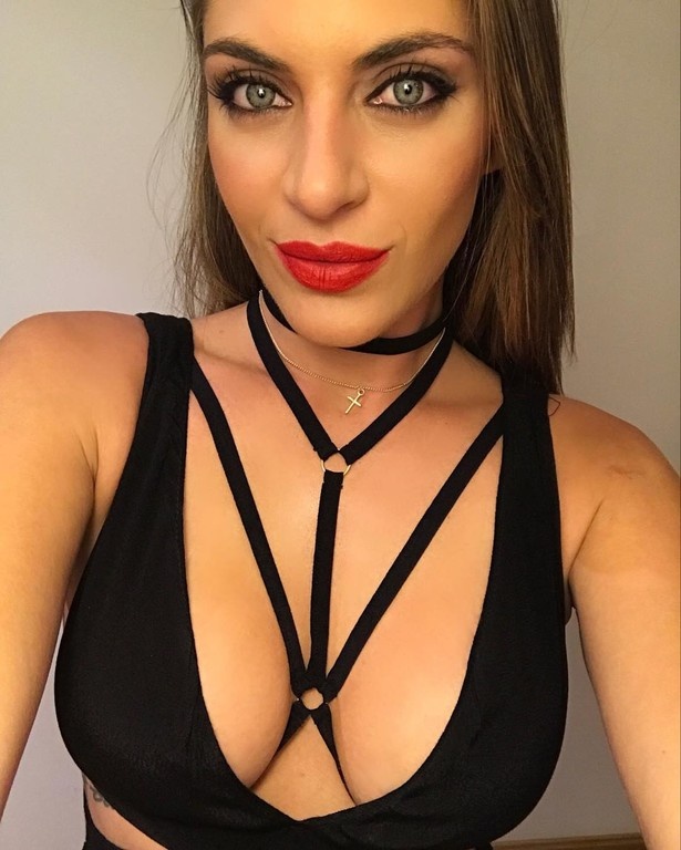 Μοιράζει… πόνο η Μάρτα με μαγιό