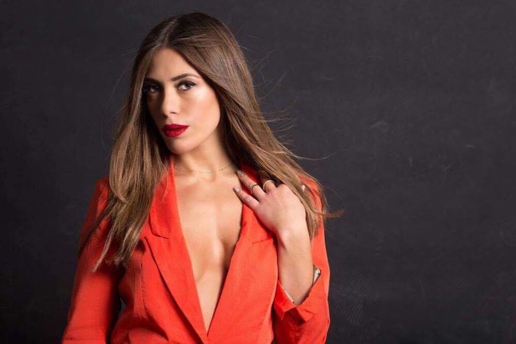 Mε μαύρη ζώνη στο καράτε Ελληνίδα τραγουδίστρια (photos)