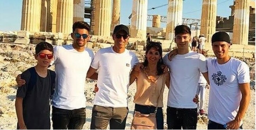 Σβήνει κεράκια στην Ελλάδα ο Ζιντάν (photos)