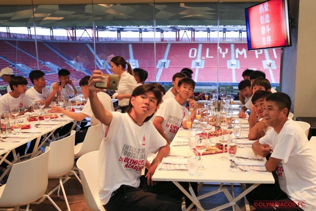 Ολυμπιακός: Επίσημο δείπνο και φιλικός αγώνας με την Beijing Enterprice FC U17 (photos+videos)