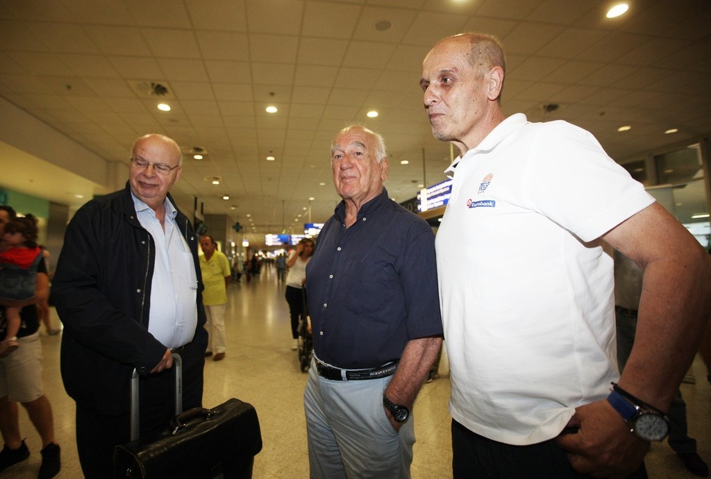 Θερμή υποδοχή για την Εθνική Γυναικών (photos)