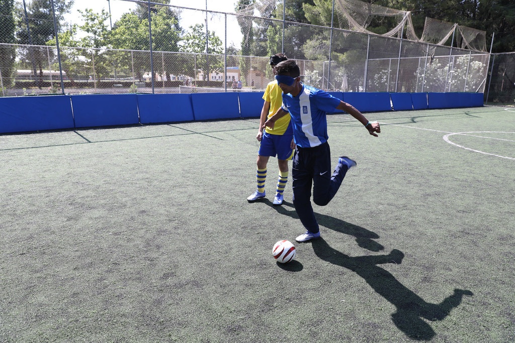 Football for Friendship: Ο Τάκης Φύσσας και οι δύο πρεσβευτές δίπλα στο Σωματείο ΑΜΕΑ «Κεραυνός»