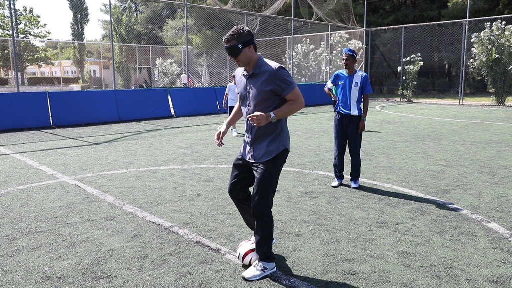 Football for Friendship: Ο Τάκης Φύσσας και οι δύο πρεσβευτές δίπλα στο Σωματείο ΑΜΕΑ «Κεραυνός»