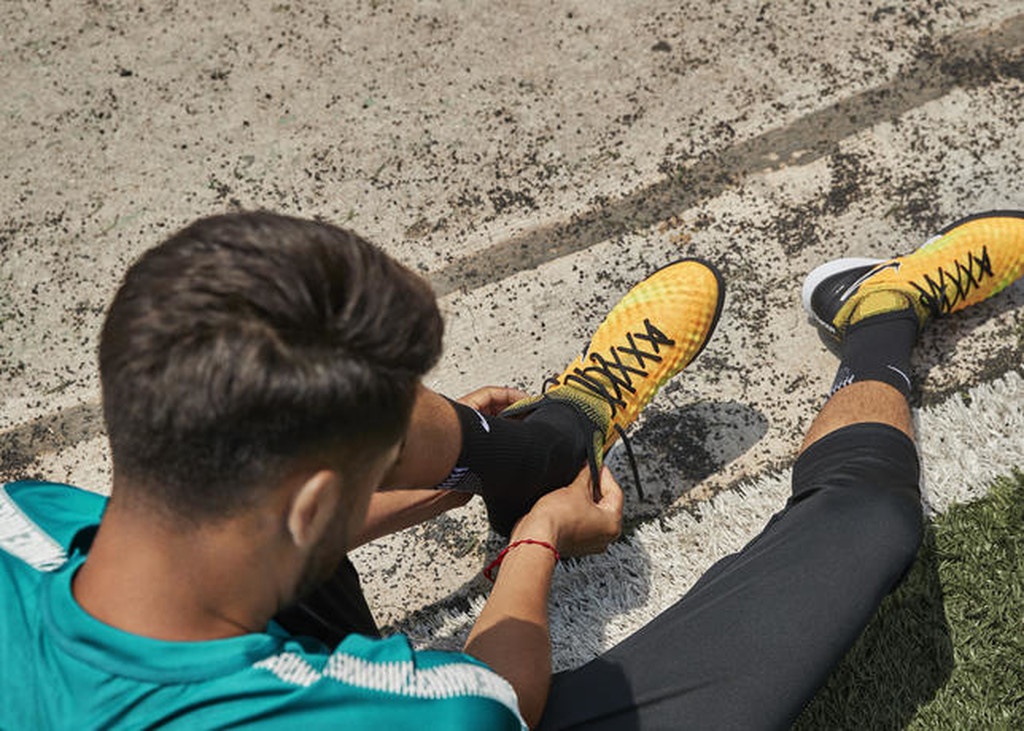 Δέσε τα κορδόνια σου και αφέσου στο νέο Football Colorway της Nike