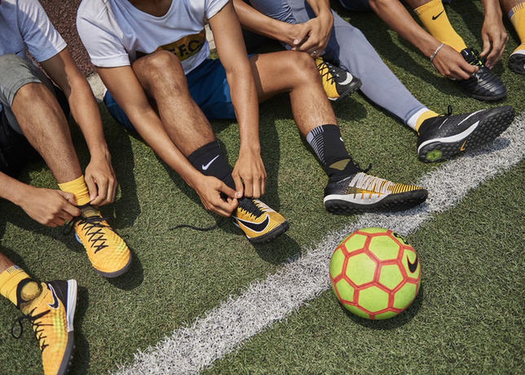 Δέσε τα κορδόνια σου και αφέσου στο νέο Football Colorway της Nike