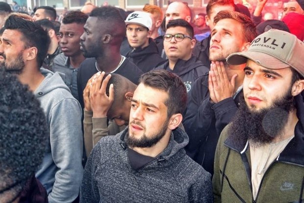 Απίστευτες σκηνές! Χιλιάδες φίλαθλοι στο σπίτι του Νουρί!