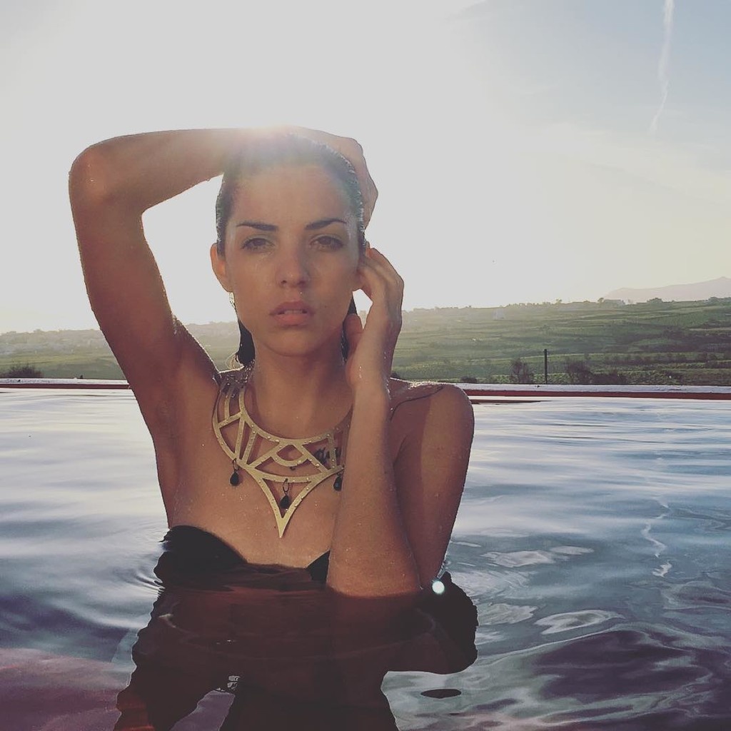 Μοιράζει… πόνο με την Rodeo κορμάρα της η Άννα Μαρία Βέλλη