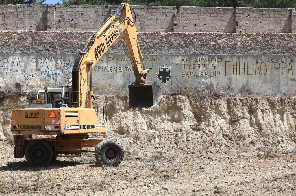 Έπιασαν δουλειά οι μπουλντόζες για την «Αγιά Σοφιά» (photos)