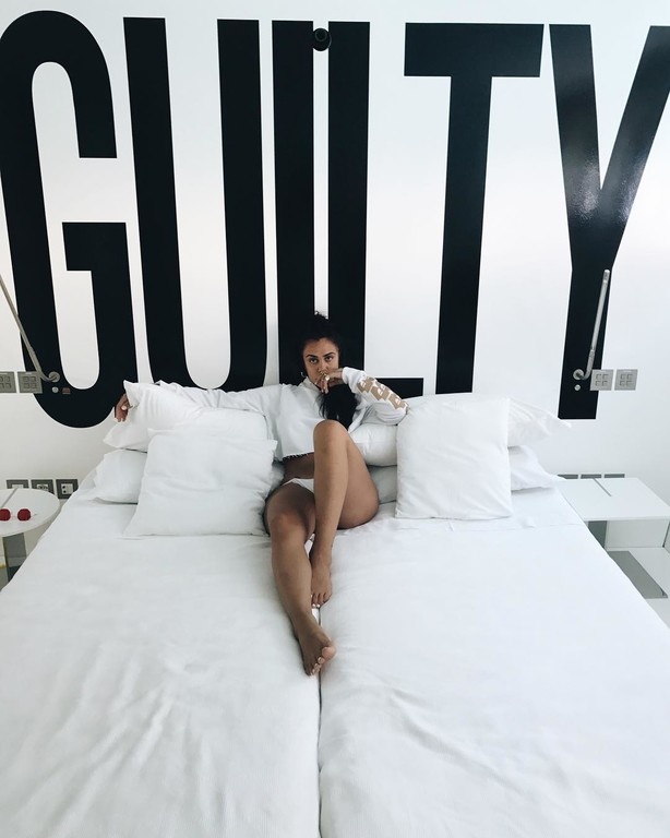 Ελληνίδα ηθοποιός μοιράζει… πόνο με την κορμάρα της!