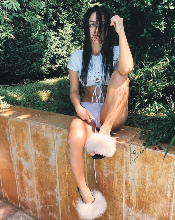 Ελληνίδα ηθοποιός μοιράζει… πόνο με την κορμάρα της!