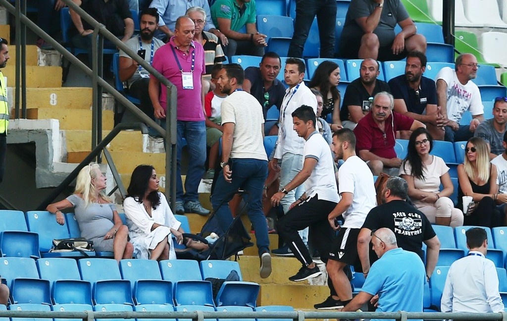 «Αρπάχτηκαν» και αποβλήθηκαν Λουτσέσκου-Ανιγκό!