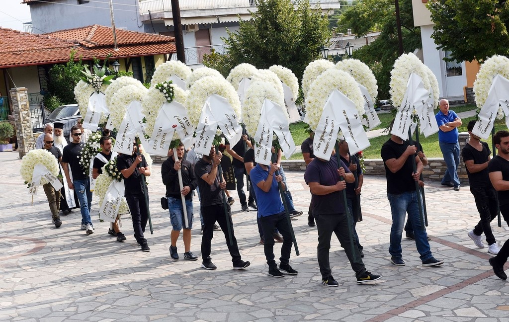 Το τελευταίο «αντίο» στον άτυχο οπαδό του ΠΑΟΚ (photos)